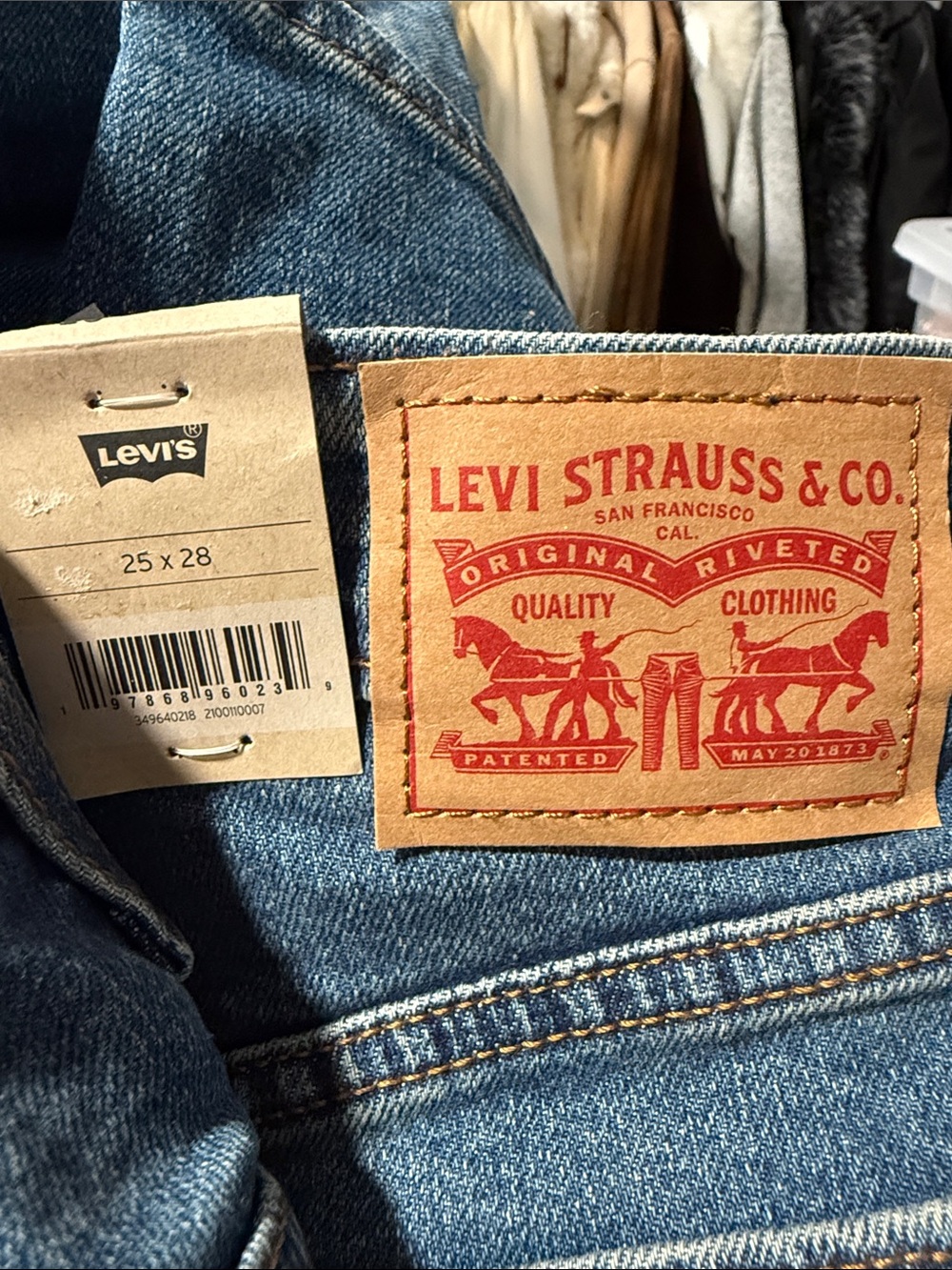 Levi's - Women's Wedgie Straight Jeans - Medium Wash - Picture 5 of 12